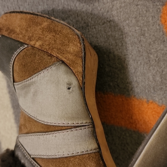 Rebeca Sanver Suede Heels - Picture 4 of 8